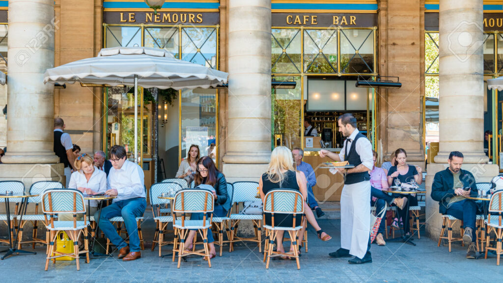 Terrasse de café-restaurant équipée Trop Cash